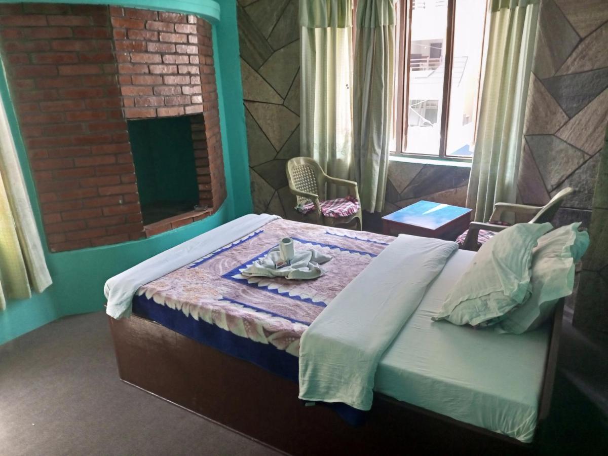 Hotel Rosemerry Pokhara Bagian luar foto